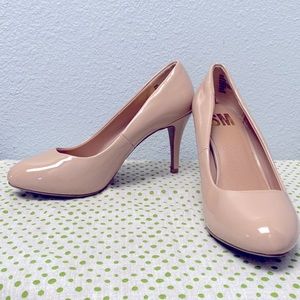 SM nude patent leather pumps, round toe